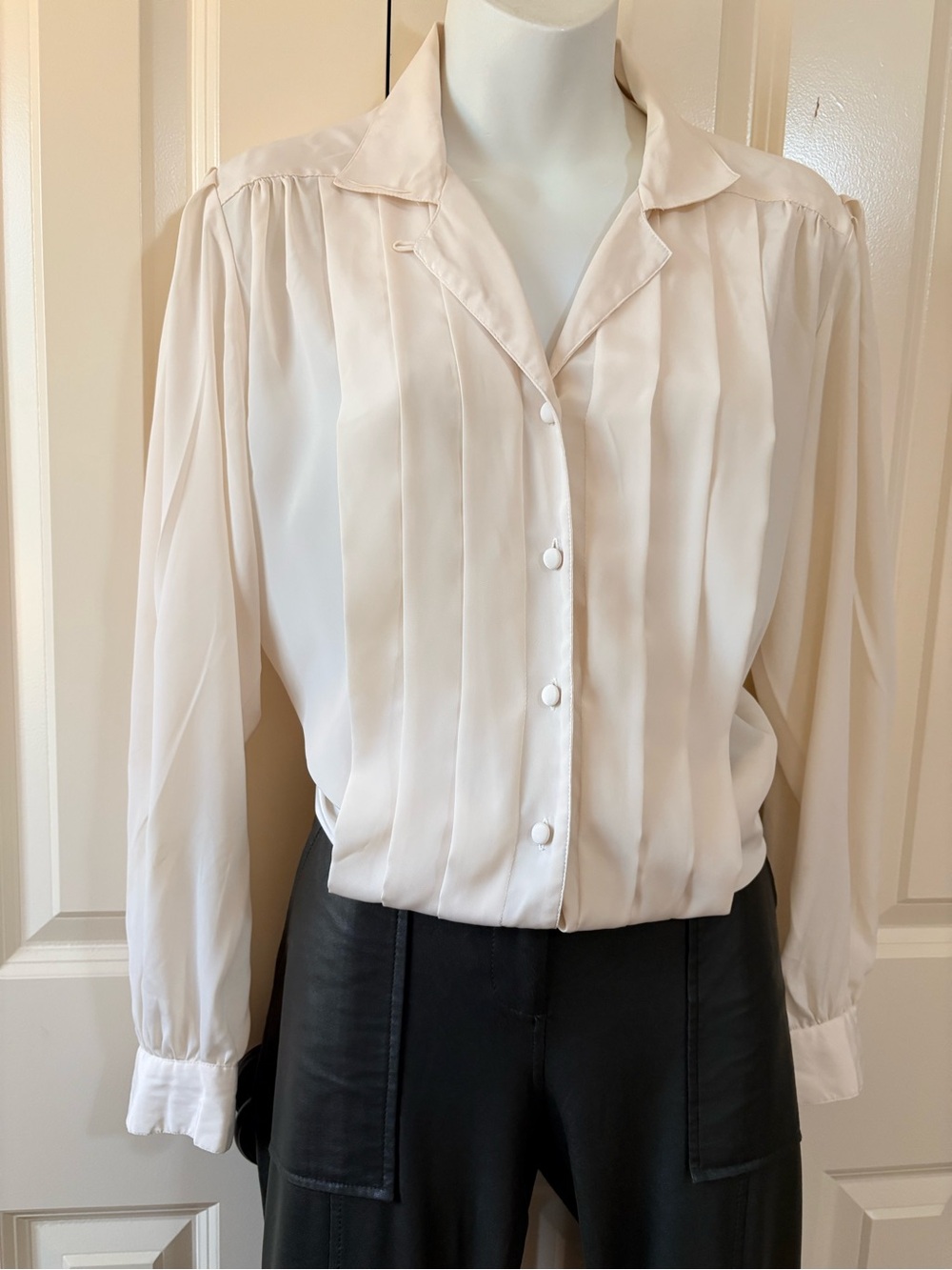 Classic Pleated Button-Front Women's Blouse - Cream, size 12